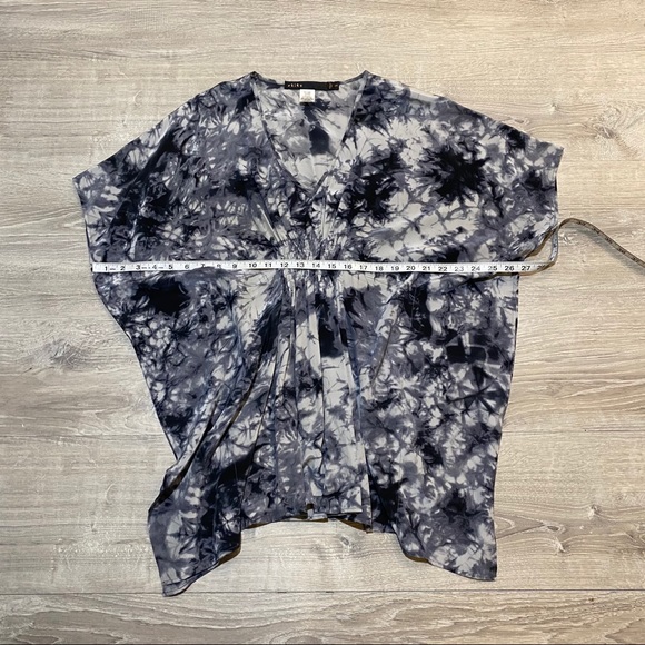 Akiko 100% Silk VNeck “butterfly” style top - Picture 3 of 5